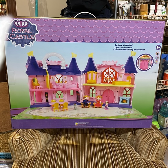 Doll Castle - Picture 2 of 7